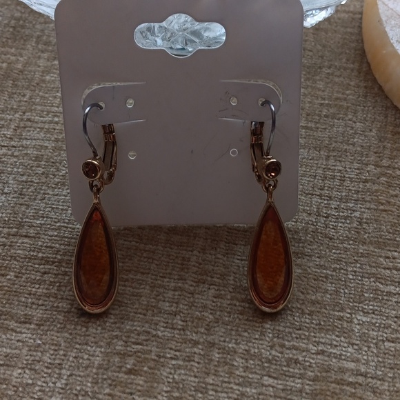 Vintage Gold Tone Tear Drop Dangle Earrings - Picture 5 of 8